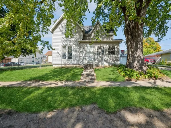 418 E Maple St, Central City, IA 52214