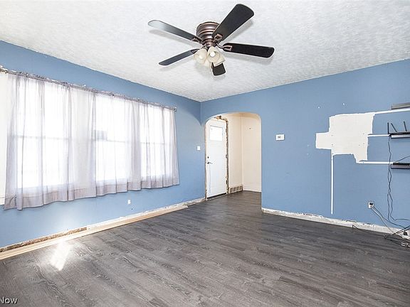 5th image of 9215 Pinegrove Ave