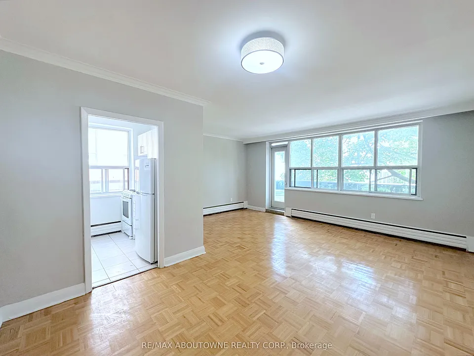 276 Saint Clair Ave W #104