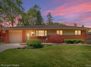 27039 Pleasant Dr, Warren, MI 48088