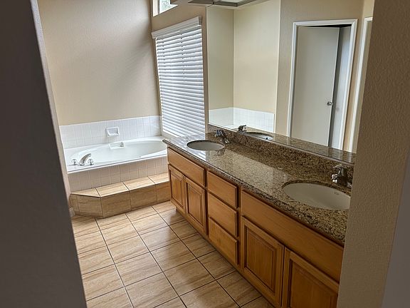 4th image of 25086 Battery Ct