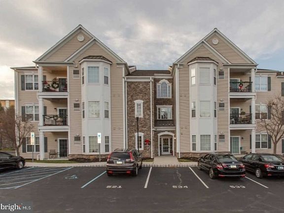 3rd image of 424 Creekside Dr