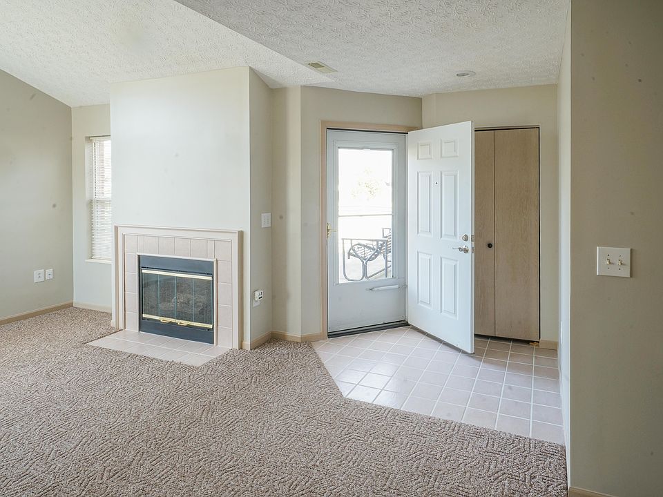 Tiled entrance and fireplace