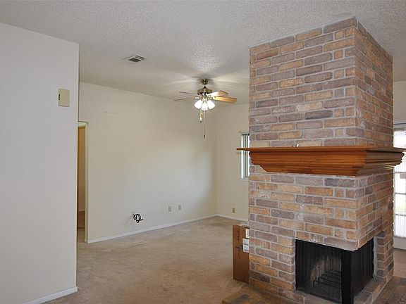 5th image of 2308 Parkview Dr