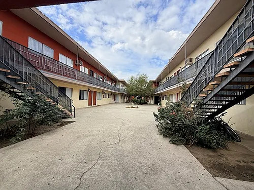 1435 Laurel Ave Photo 1