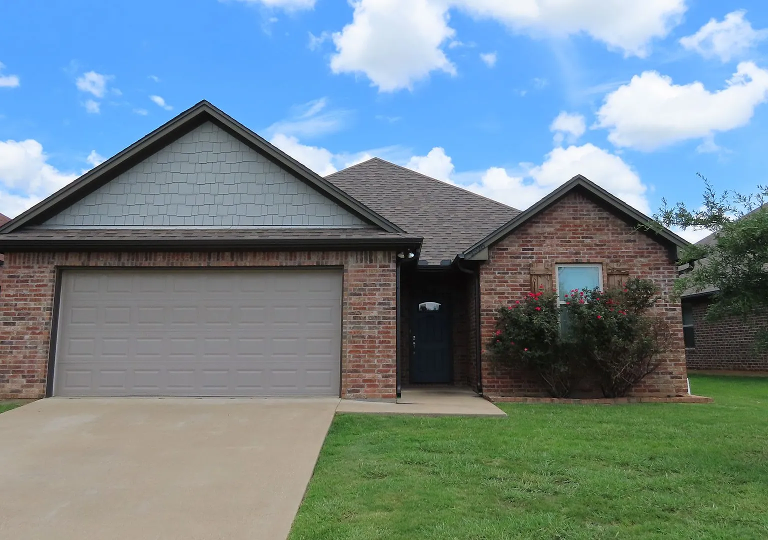 South Tyler-Whitehouse ISD! Beautiful 3 Bedroom, 2 Bath Home — Photo 1