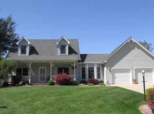 218 Loretta Ln, Godfrey, IL 62035