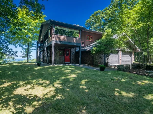 10 Cadwell Dr, Wilbraham, MA 01095