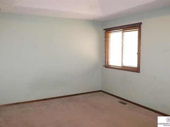 5th image of 8413 S 142nd Ave