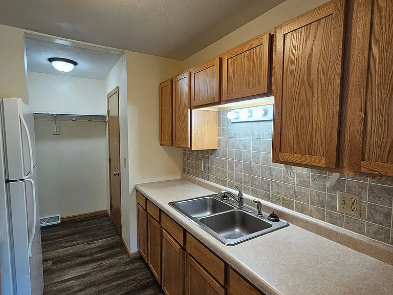 219 S Chambers Ave — Photo 7