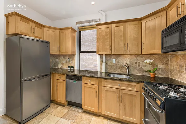 Sold by Sotheby's International Realty | media 3