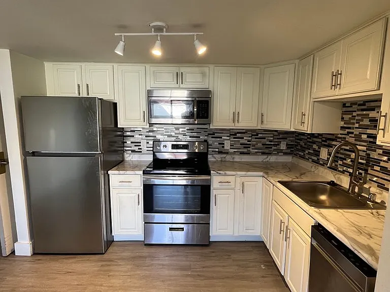 Sycamore Village — Photo 48