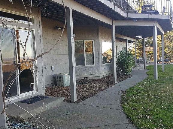 4th image of 265 Surrey Dr