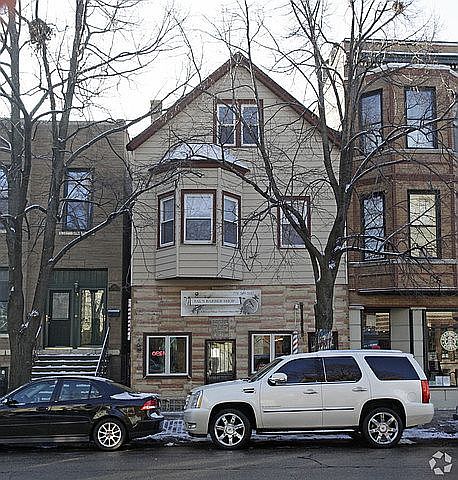 1st image of 2021 W Roscoe St