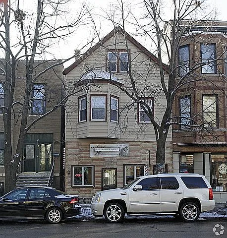 2021 W Roscoe St