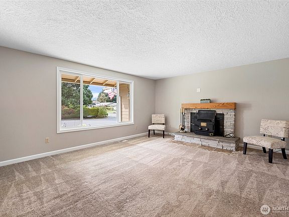 3rd image of 10517 NW 29th Avenue