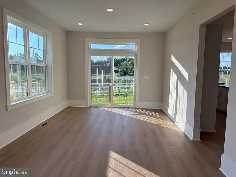 1404 Justin Dr — Photo 4