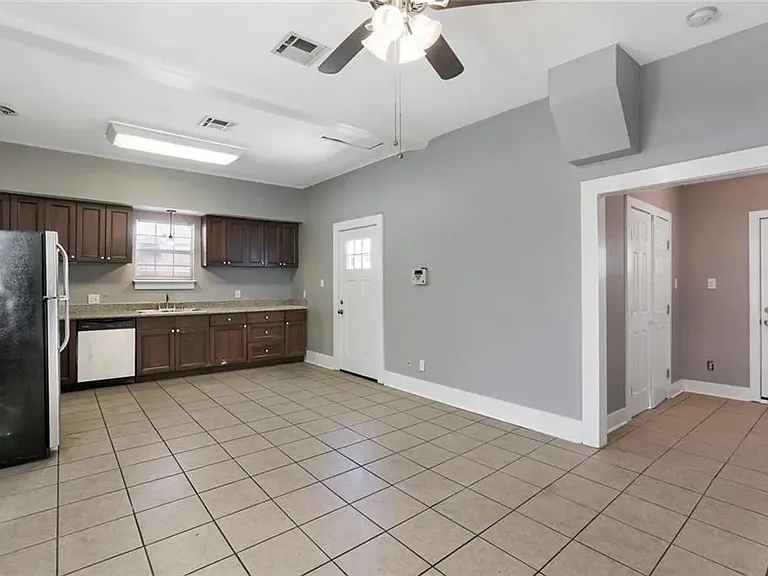 728 Philip St — Photo 4