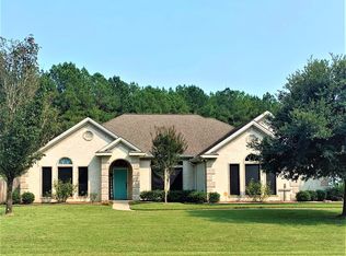 157 Creekwood Dr, Huntington, TX 75949