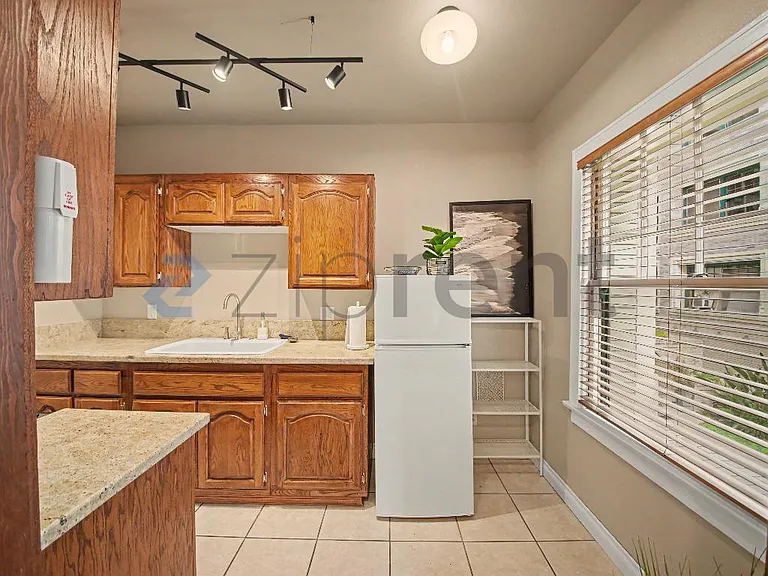 2121 James M Wood Blvd #120 — Photo 2