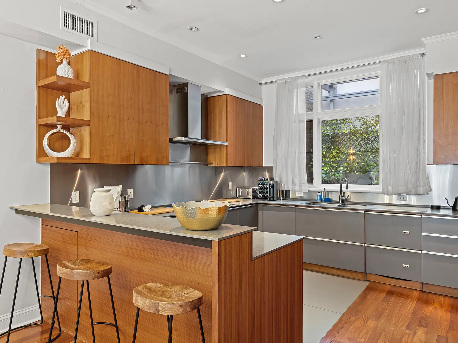47 Irving Place — Photo 4