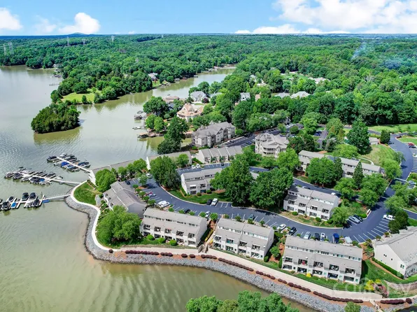 14025 Queens Harbor Rd, Charlotte, NC 28278