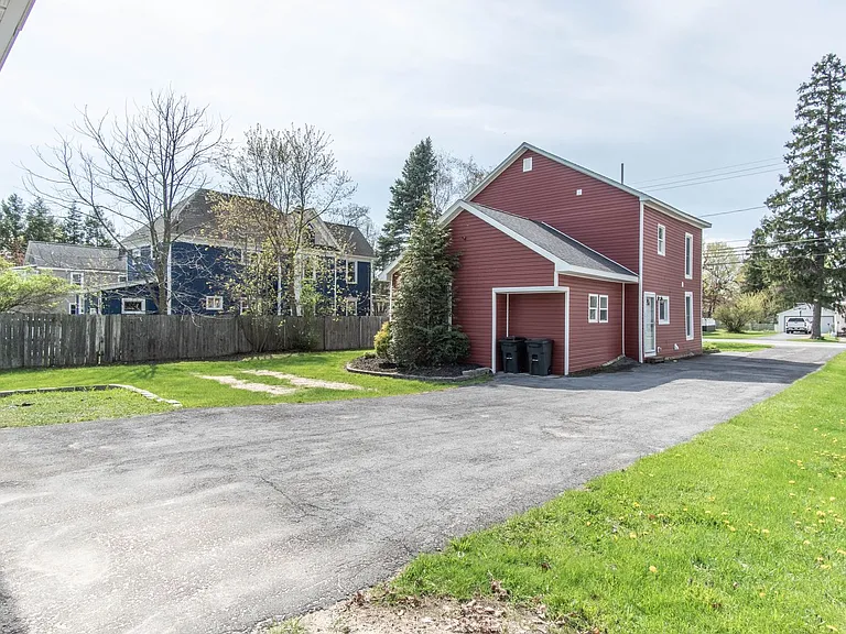 152 N Main St — Photo 33