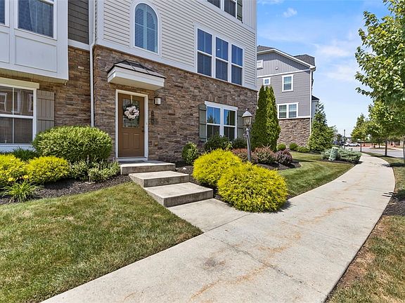 3rd image of 306 Cross Creek Dr