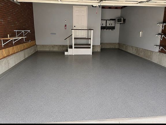 3rd image of 3674 Summit Dr