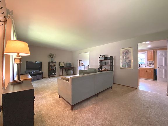 4th image of 2870 N Osage Dr