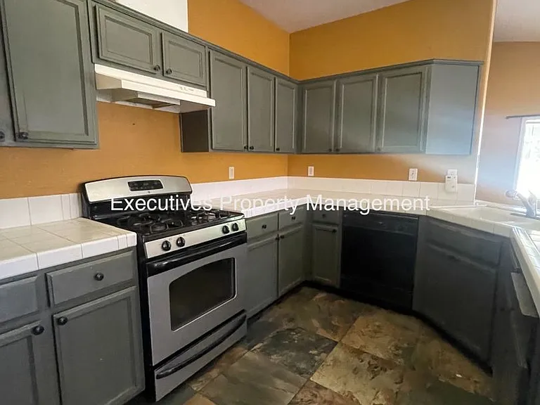 1308 Fairway Dr — Photo 5