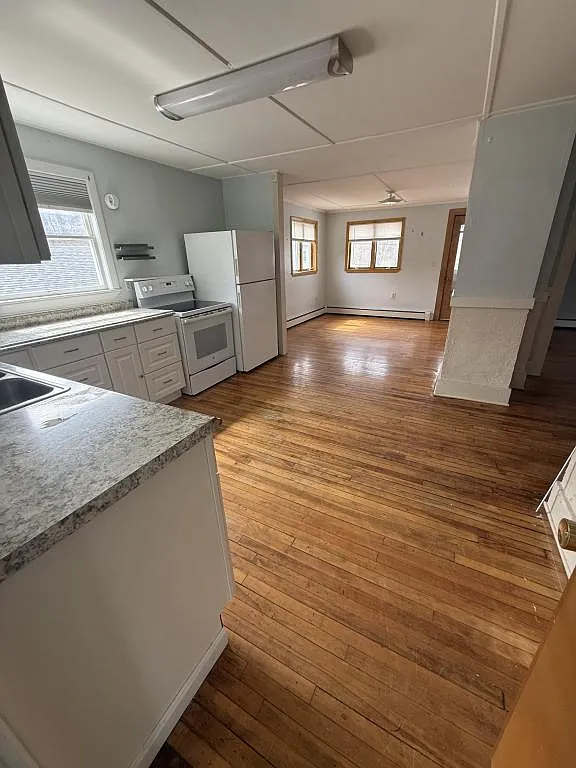 Building Photo - 744 Kent St #2
