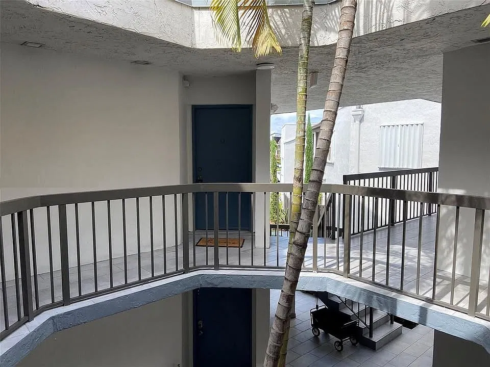 2 bed, 1000 sqft, $2,300 — Photo 4