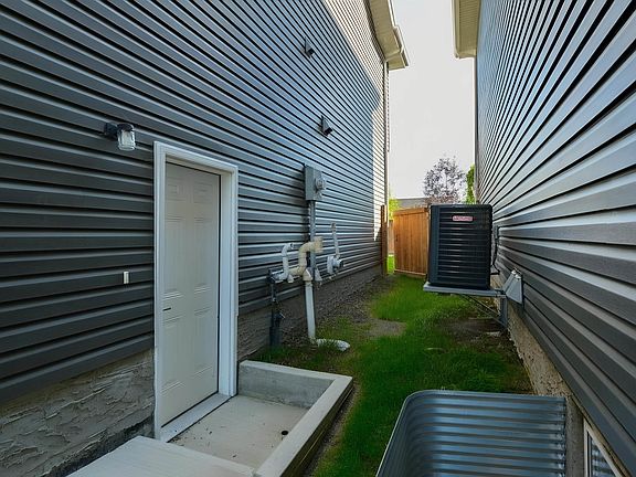 2nd image of 1419 169th St SW