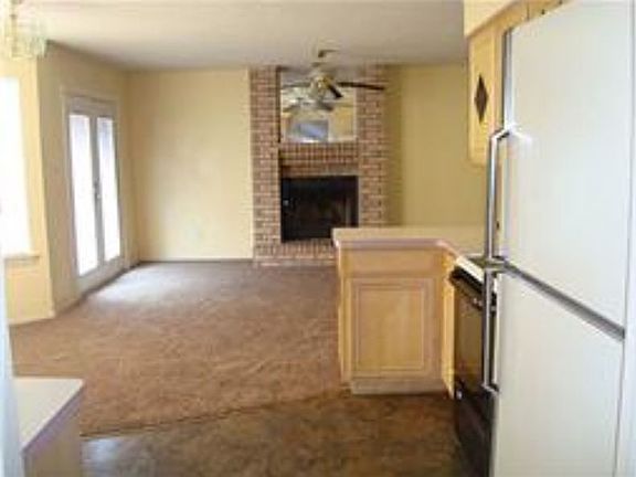 5th image of 6008 Maple Leaf Dr