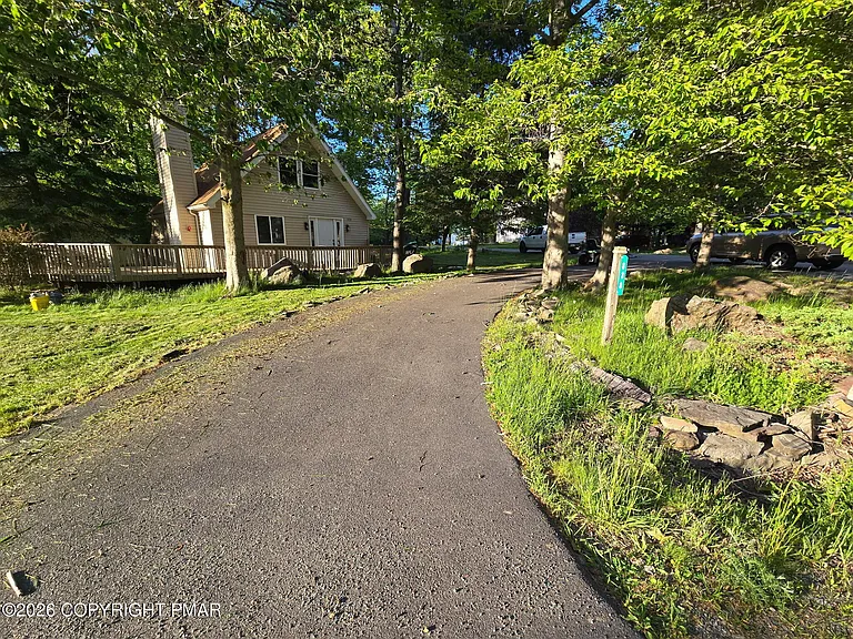 838 Country Place Dr — Photo 2