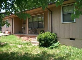 211 Northview Ave, Huntsville, AR 72740