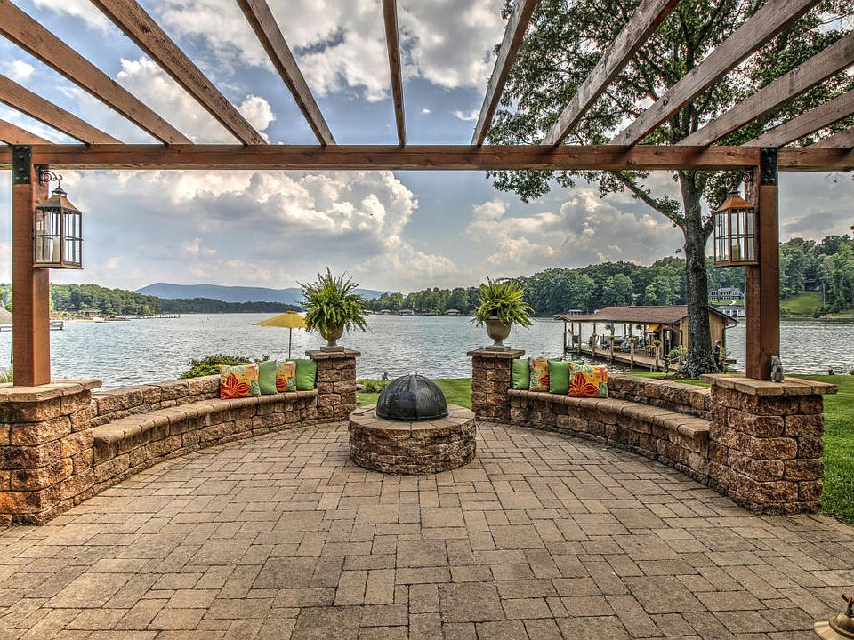 1st image of 206 Retreat Ln