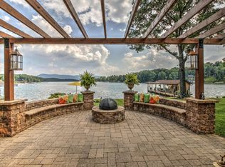 206 Retreat Ln, Huddleston, VA 24104