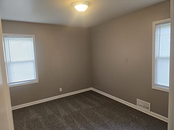 5th image of 32470 Donnelly St