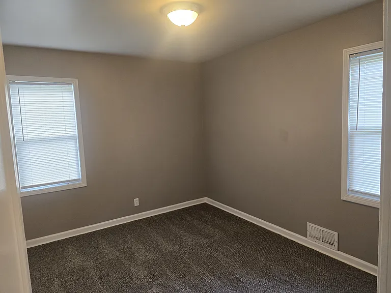 32470 Donnelly St — Photo 5