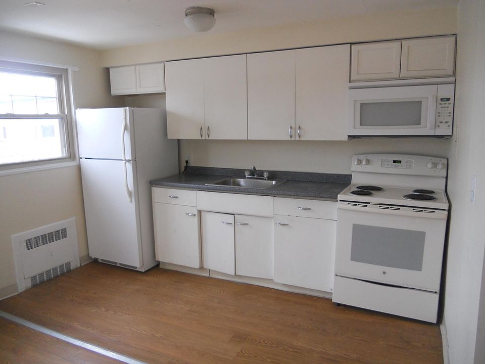 1st image of 2740 Elmwood Ave APT 3
