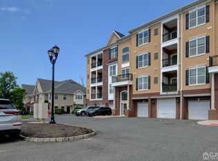 812 Liberty Ct, Piscataway, NJ 08854