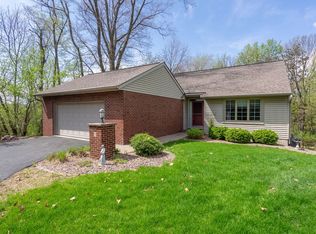 8 Briarwood Ln, Rock Island, IL 61201