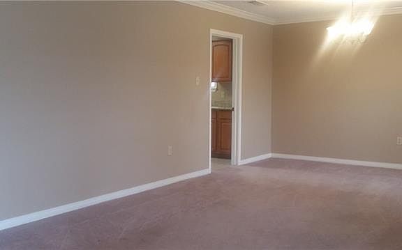 3rd image of 285 Sugarpine Dr