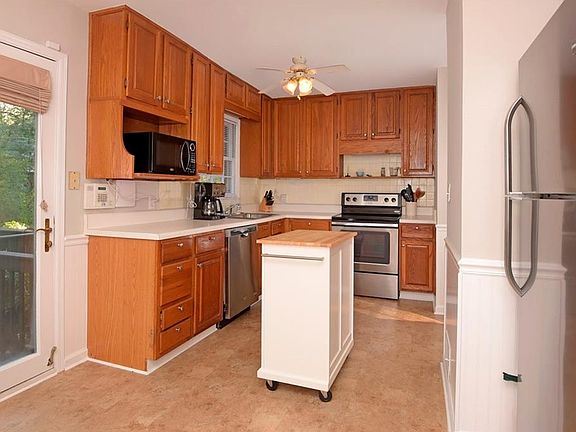 3rd image of 3186 Foxwood Trl SE
