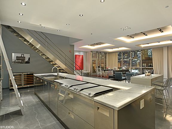 3rd image of 156 W Superior St #Penthouse