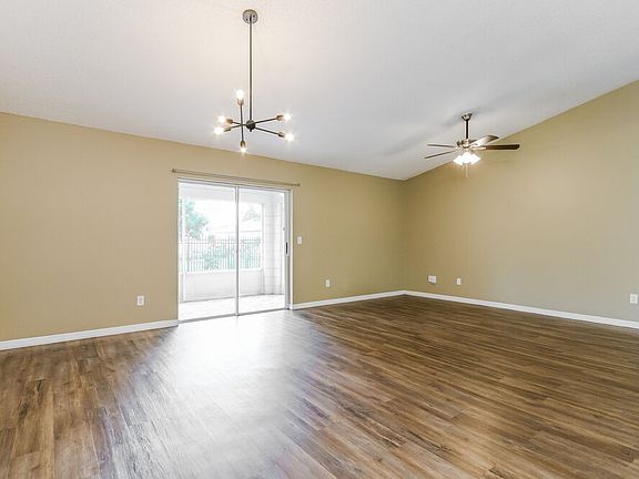 5th image of 547 Brentford Ct