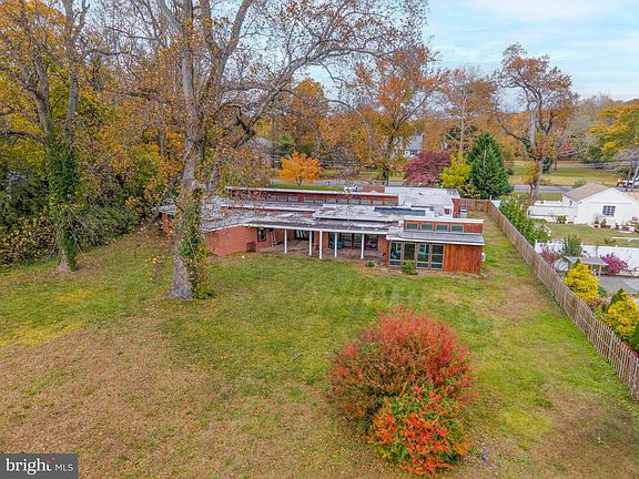 5th image of 2227 E Landis Ave