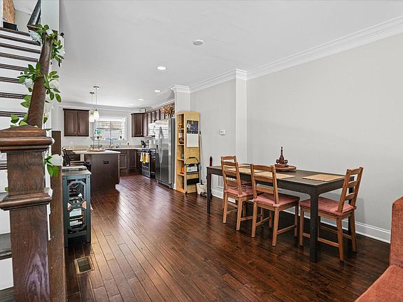 5th image of 214 S Highland Ave